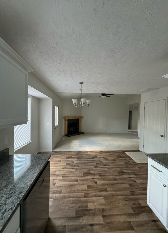 Building Photo - 450 S Cedarwood Ave