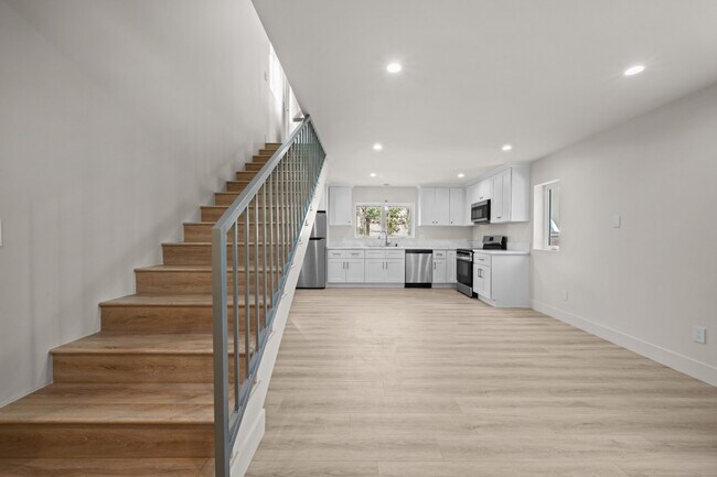 Foto del edificio - BRAND NEW | 2 BED 2 BATH ADU | IN-UNIT WASHER/DRYER | PRIME PICO-ROBERTSON LOCATION