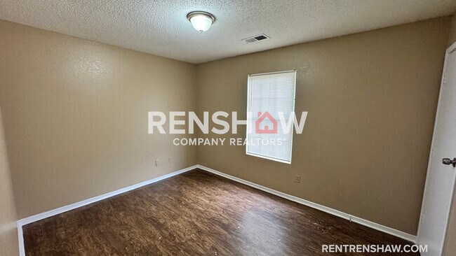 Foto del edificio - 4881 Royal Run Dr