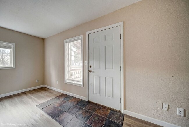 Building Photo - 104 N Colville Rd