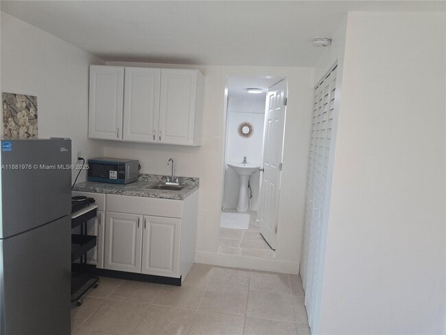 Building Photo - 1222 NW 20th Ct