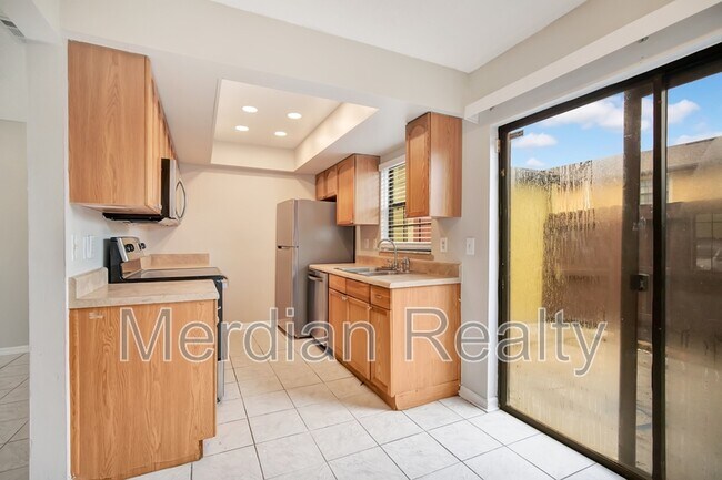 Building Photo - 3225 Oak Lawn Pl