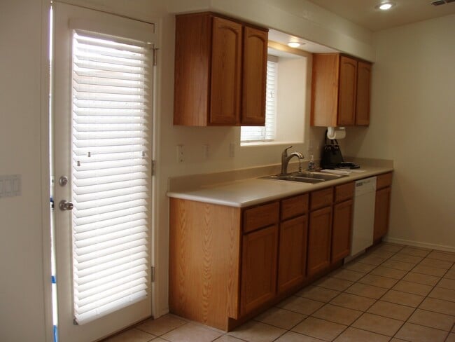 Building Photo - 2321 Palisades Dr