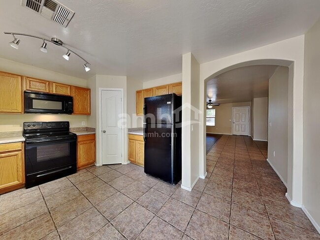 Building Photo - 10661 E Plata Ave