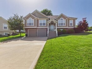 Building Photo - 116 Deerfield Dr