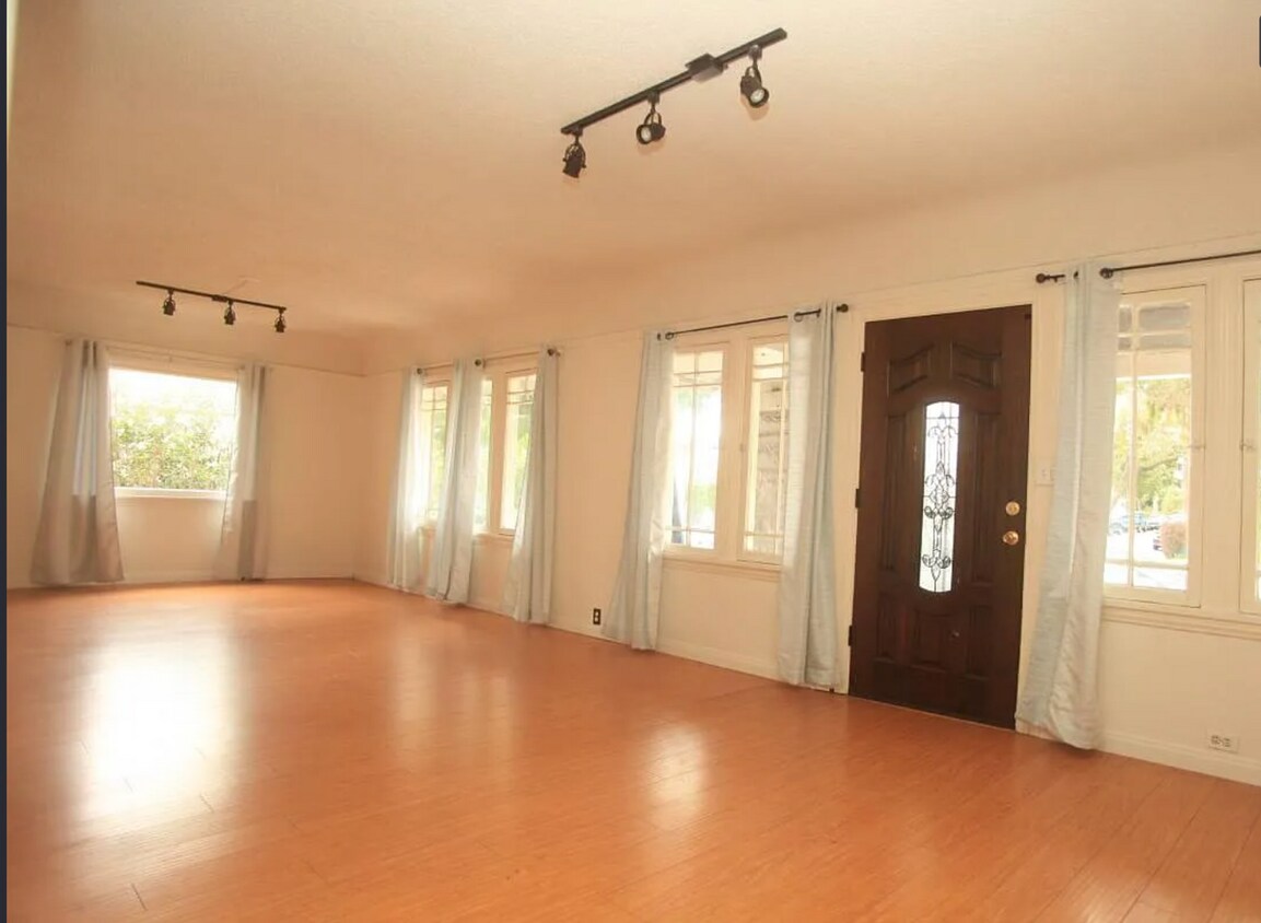 Foto principal - 1238 N Gardner St