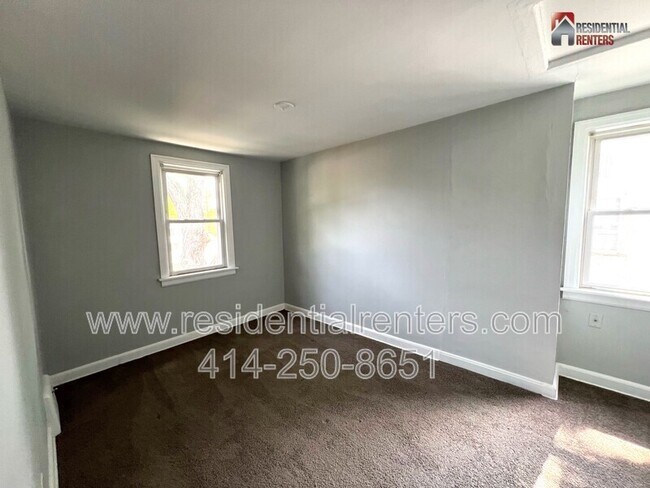 Foto del edificio - 820 S 114th St