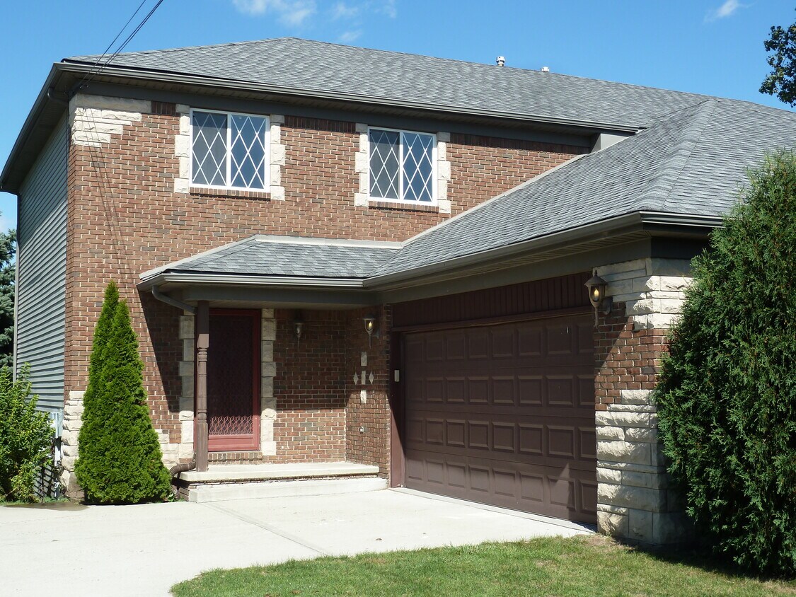 Foto principal - 11871 21 Mile Rd