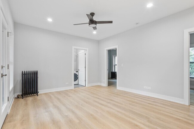 Foto del edificio - 6929 N Lakewood Ave