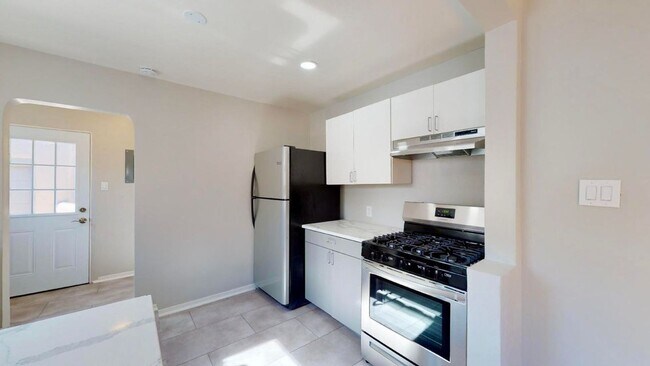 Foto del edificio - Recently renovated Three Bedroom, One bath...