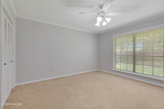 Building Photo - 118 Village Green Dr