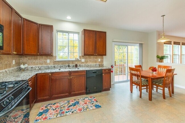 Foto del edificio - 36 Winding Hill Dr