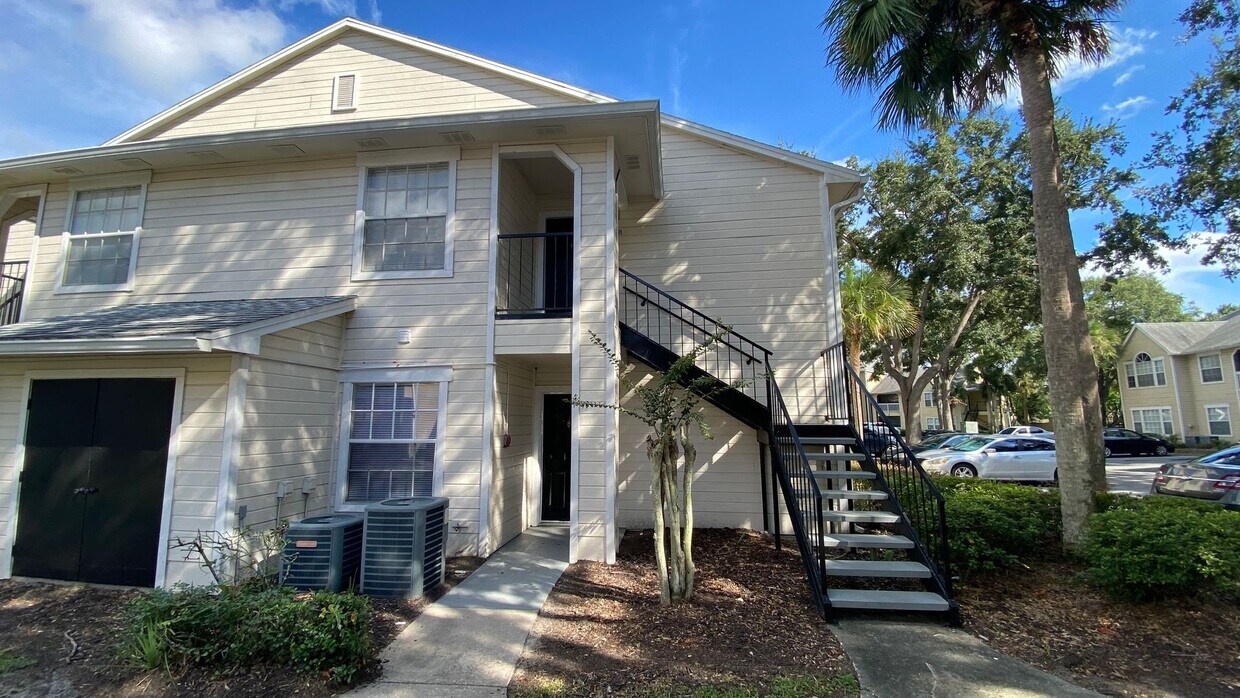 Primary Photo - 2br/2ba Tradewinds Condo with Wood Floors ...
