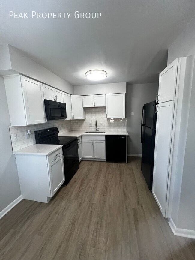 Foto del edificio - Available in July! 2 Bedroom Townhome Loca...