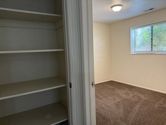 Building Photo - 398 W 4525 S
