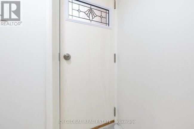 Building Photo - 475 Ossington Ave