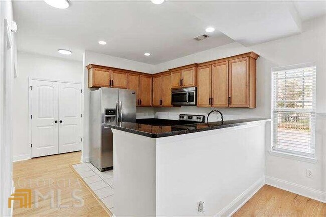 Building Photo - 2401 Rose Palm Ln