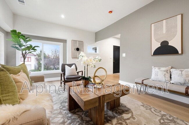 Building Photo - 830 47th St