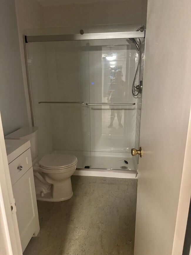 MBR BATH - 19333 Frenchton Pl