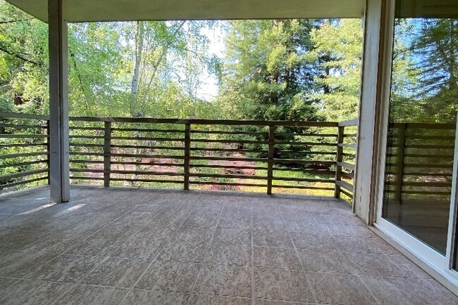 Private patio - 1100 Sharon Park Dr