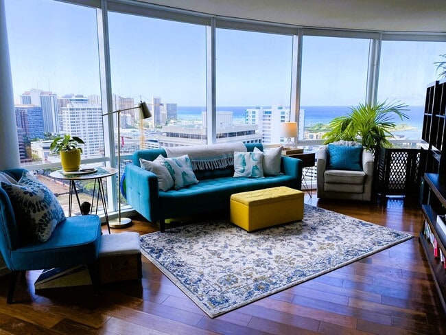 Building Photo - Moana Pacific East Tower 3BR/2BA/2PK