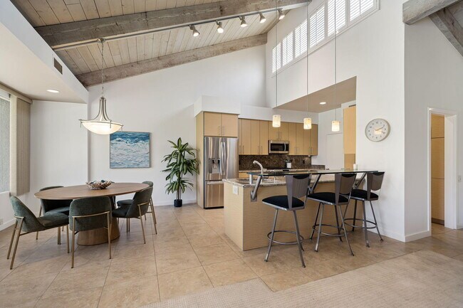 Building Photo - 521 Desert W Dr