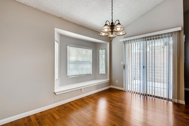 Building Photo - Charming 3 Bedroom Home In Henderson !