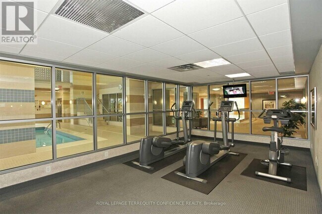 Building Photo - 4978 Yonge St