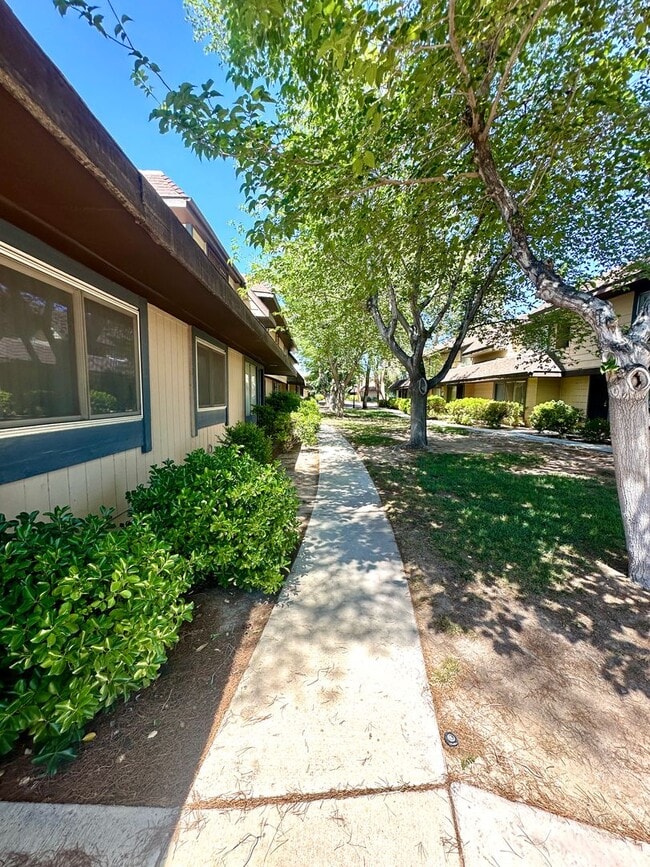 Foto del edificio - 6114 Meadowgrass Ln