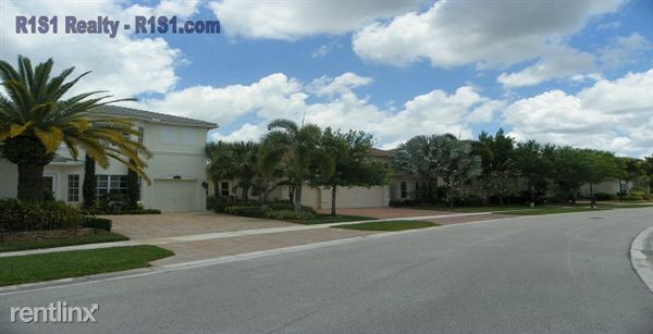 Building Photo - 10682 Old Hammock Way
