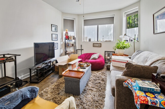 Building Photo - 1906 N Whipple St