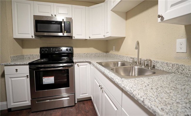 Building Photo - 2165 15th Ave S