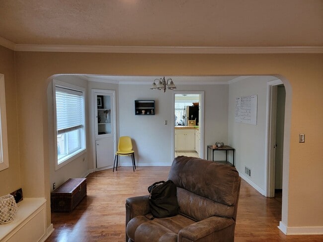 Building Photo - Beautiful 5 Bed, 2 Bath Single-Family House with Large Fenced Backyard Close to OSU!