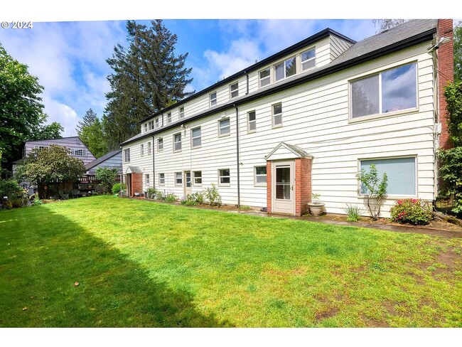 Foto del edificio - 6616 SW Canyon Ln