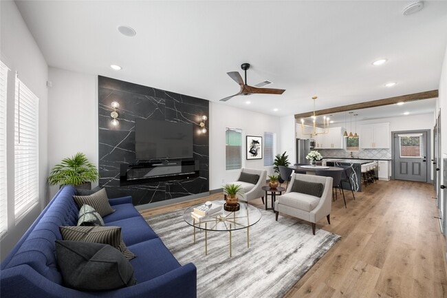 Foto del edificio - 6813 Parkhurst Dr