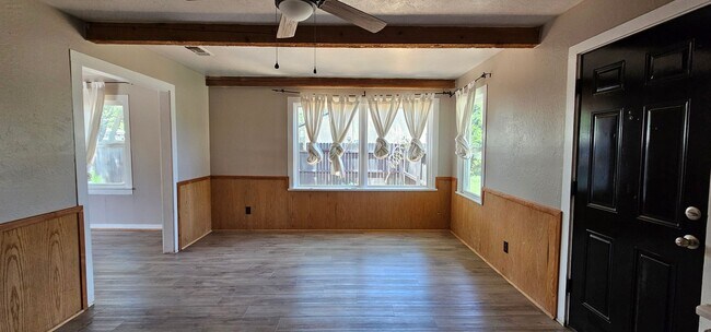 Building Photo - Beautiful 3 bedroom, 1 bath home for rent