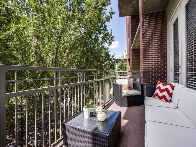 Foto del edificio - 5055 Addison Cir