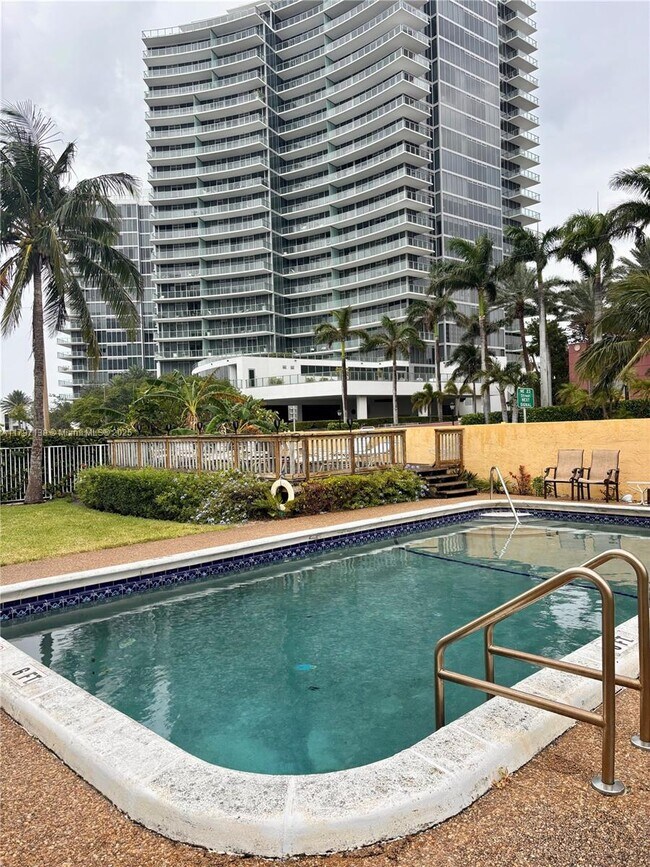 Foto del edificio - 2121 N Ocean Blvd
