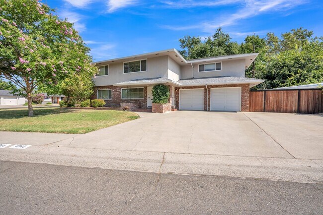 Building Photo - 4944 Crestwood Way