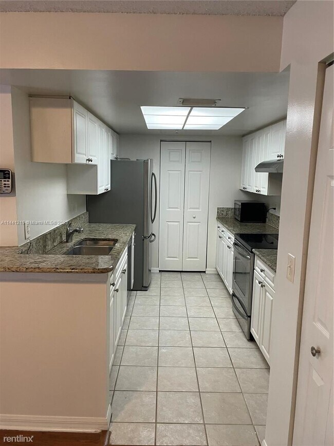 Foto del edificio - 3 br, 2 bath House - 900 Crestwood Ct S Ap...