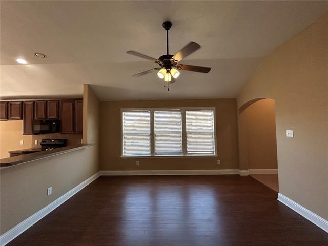 Foto del edificio - 5865 Fir Tree Ln