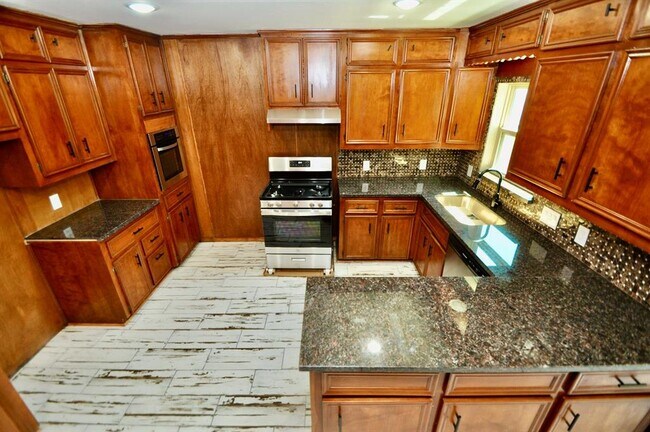 Building Photo - 7270 Sims Dr