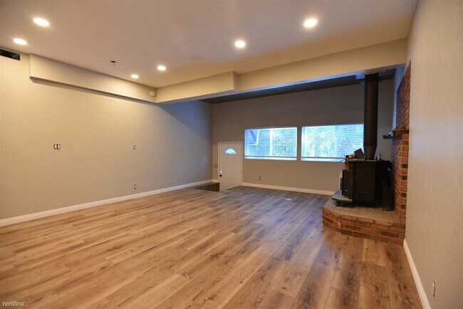 Foto del edificio - 3 br, 2 bath House - 29264 Pine Drive