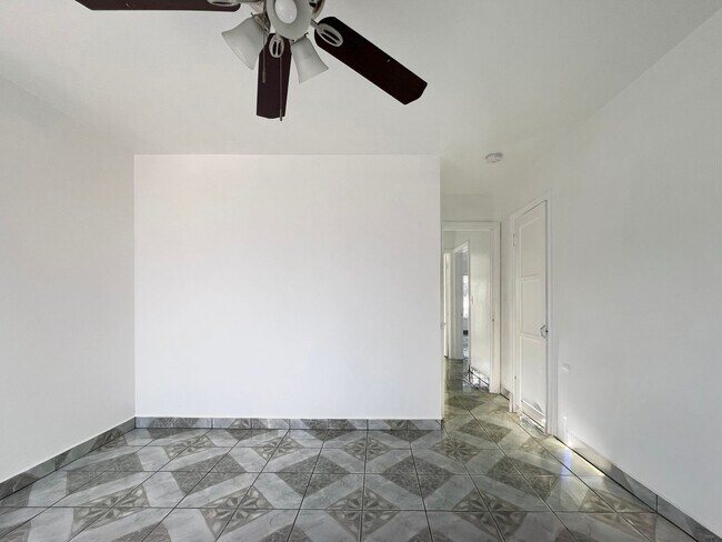 Building Photo - **3030 Caspian Way Long Beach** Front 2 be...