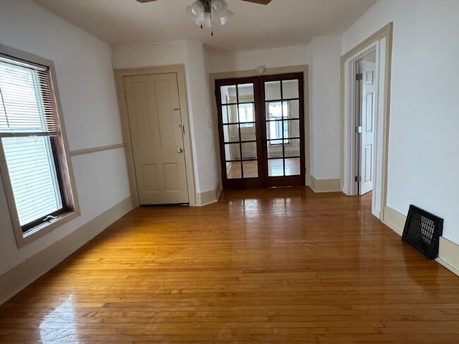 Building Photo - 654 Jefferson St