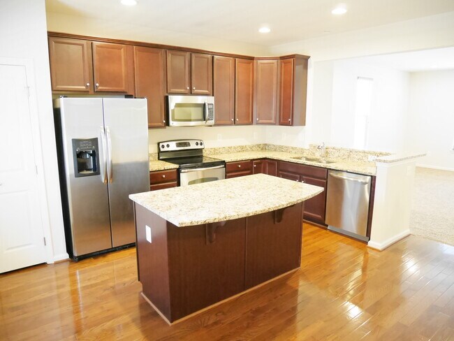 Building Photo - Gorgeous Townhome Located at Preserves at ...