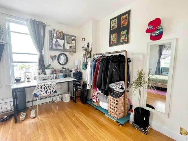 Building Photo - 276 Bunker Hill St