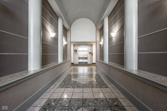 Foto del edificio - 8651 Jaffa Ct Dr E