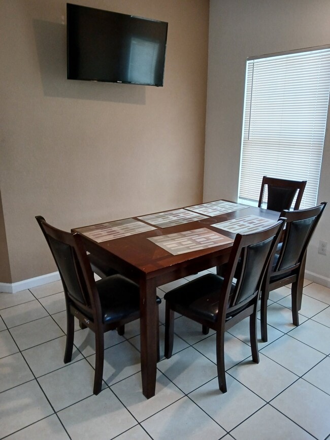 Foto del edificio - 16685 Meadowcroft St