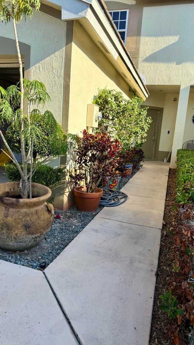 Foto del edificio - 6306 Crescent Lake Way